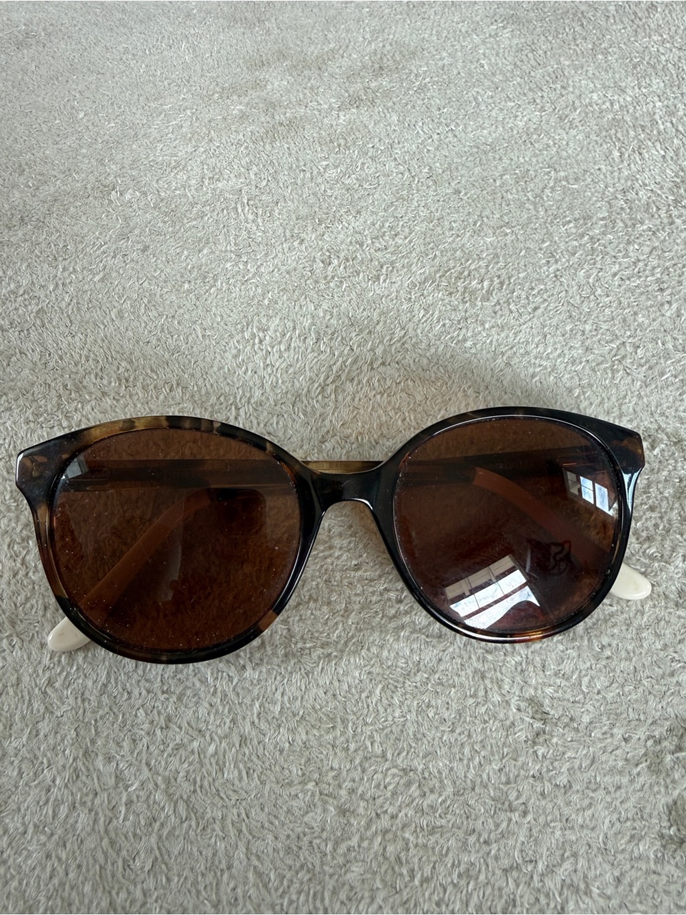 Vera Wang Tortoiseshell Brown Round Sunglasses
